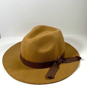 Beautiful Yellow 108 salvaged 💯 wool fedora hat camel colored. Small